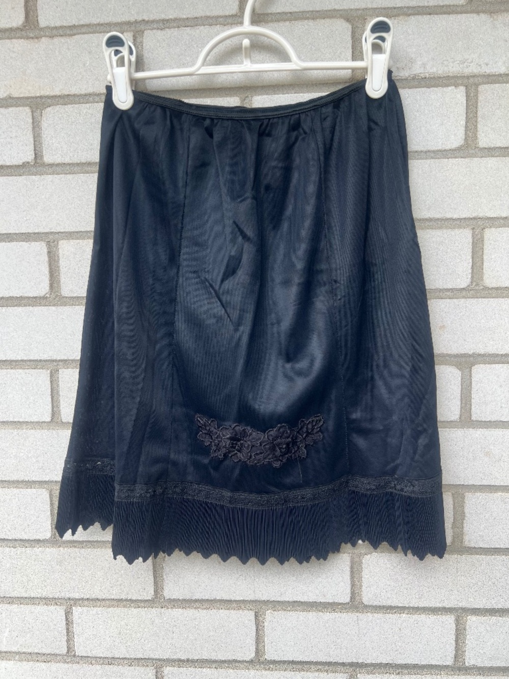 Vintage Black Half Slip Size Large Lace Applique Pleated Trim